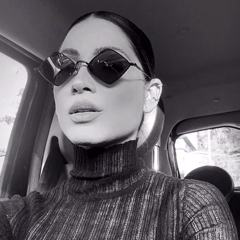 Meet your Posher, Roxanna